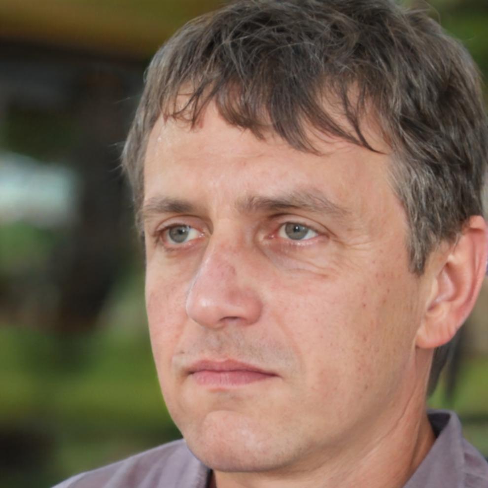 Portrait de Théo Marchand, formateur en finances personnelles